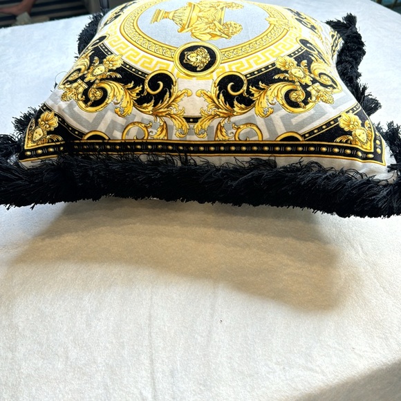 VERSACE MEDUSA BAROQUE LARGE BLACK GOLD GREEK KEY ACCENT THROW PILLOW - Picture 9 of 9
